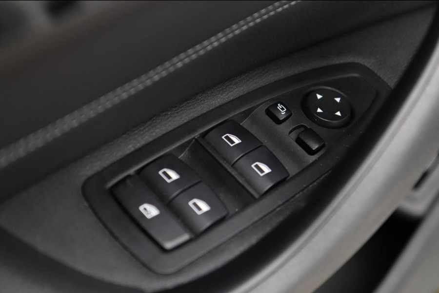 BMW X1 XDrive20i High Executive / PANO / KEYLESS / CAMERA / STUUR+STOELVERW