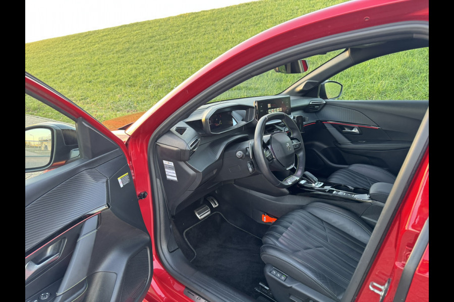 Peugeot 208 1.2 PureTech GT Pack Massagestoel | Stoelverwarming |Pano | Camera | Apple Carplay