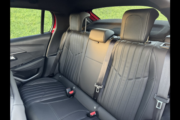 Peugeot 208 1.2 PureTech GT Pack Massagestoel | Stoelverwarming |Pano | Camera | Apple Carplay