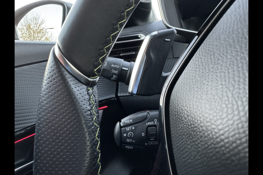 Peugeot 208 1.2 PureTech GT Pack Massagestoel | Stoelverwarming |Pano | Camera | Apple Carplay