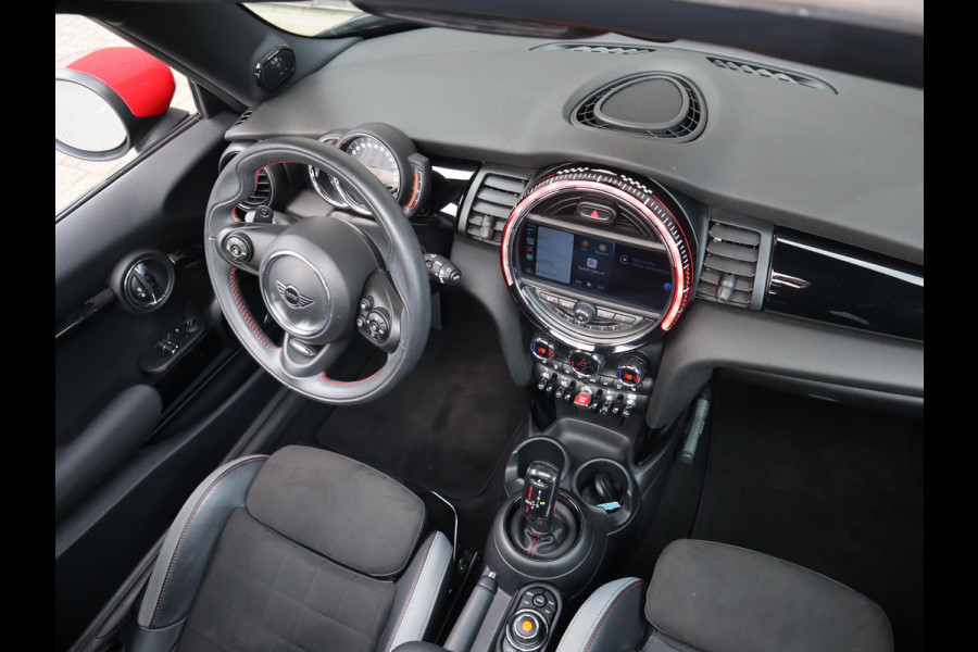 MINI Hatchback Cooper S Automaat 3 deurs / John Cooper Works Exterieur / Panoramadak / John Cooper Works Interieur / Apple CarPlay / LED / 17 Inch / Extra Getint Glas / Sportstoelen / Navigatie Plus / Climate Control / Harman Kardon / DAB / Bluetooth
