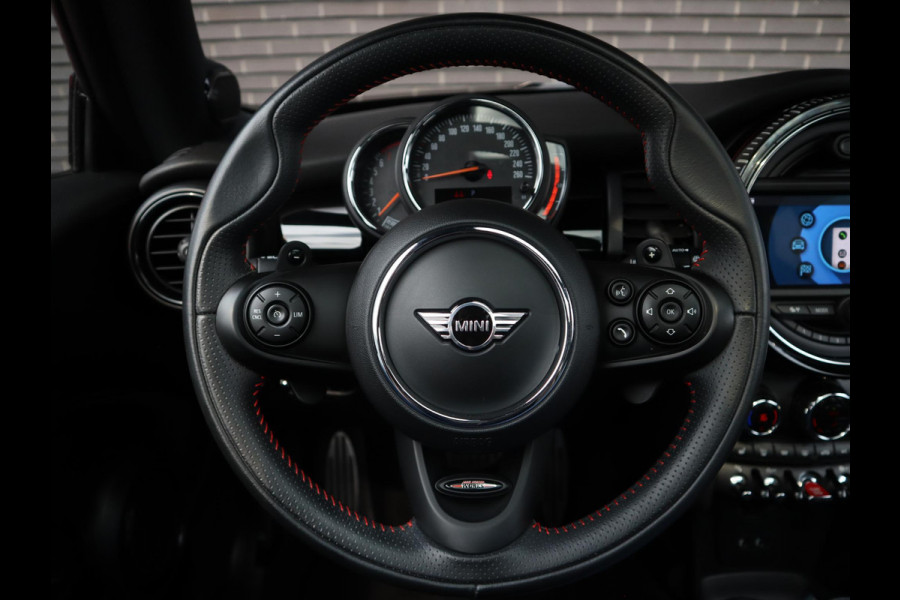 MINI Hatchback Cooper S Automaat 3 deurs / John Cooper Works Exterieur / Panoramadak / John Cooper Works Interieur / Apple CarPlay / LED / 17 Inch / Extra Getint Glas / Sportstoelen / Navigatie Plus / Climate Control / Harman Kardon / DAB / Bluetooth