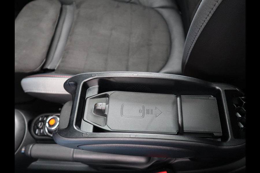 MINI Hatchback Cooper S Automaat 3 deurs / John Cooper Works Exterieur / Panoramadak / John Cooper Works Interieur / Apple CarPlay / LED / 17 Inch / Extra Getint Glas / Sportstoelen / Navigatie Plus / Climate Control / Harman Kardon / DAB / Bluetooth