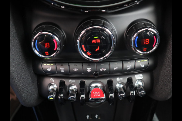 MINI Hatchback Cooper S Automaat 3 deurs / John Cooper Works Exterieur / Panoramadak / John Cooper Works Interieur / Apple CarPlay / LED / 17 Inch / Extra Getint Glas / Sportstoelen / Navigatie Plus / Climate Control / Harman Kardon / DAB / Bluetooth