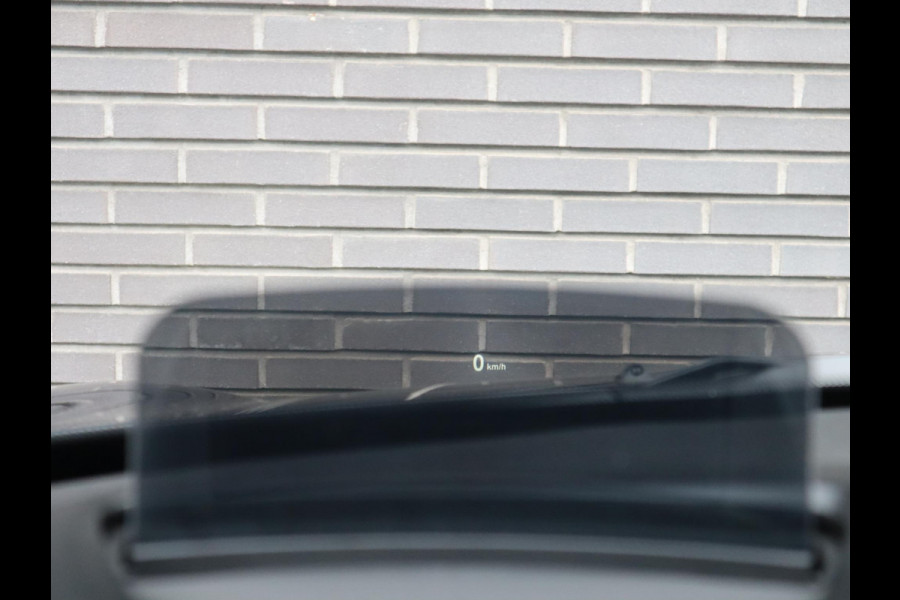 MINI Hatchback Cooper Automaat 3 deurs / 60 Years Edition / Panoramadak / Harman Kardon / Head-Up Display  / Leder / 17 Inch / Stoelverwarming / LED / Extra Getint Glas / Sportstoelen / Climate Control