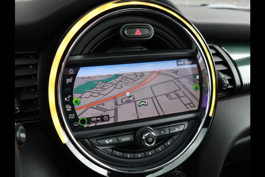 MINI Hatchback Cooper Automaat 3 deurs / 60 Years Edition / Panoramadak / Harman Kardon / Head-Up Display  / Leder / 17 Inch / Stoelverwarming / LED / Extra Getint Glas / Sportstoelen / Climate Control
