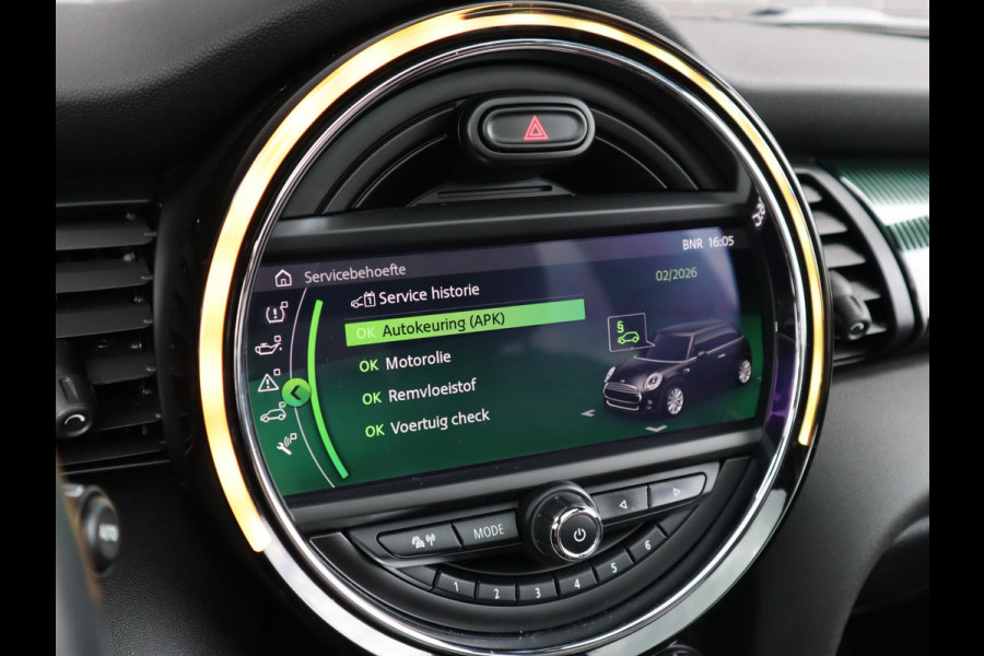 MINI Hatchback Cooper Automaat 3 deurs / 60 Years Edition / Panoramadak / Harman Kardon / Head-Up Display  / Leder / 17 Inch / Stoelverwarming / LED / Extra Getint Glas / Sportstoelen / Climate Control