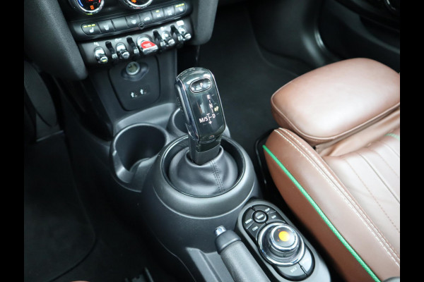 MINI Hatchback Cooper Automaat 3 deurs / 60 Years Edition / Panoramadak / Harman Kardon / Head-Up Display  / Leder / 17 Inch / Stoelverwarming / LED / Extra Getint Glas / Sportstoelen / Climate Control