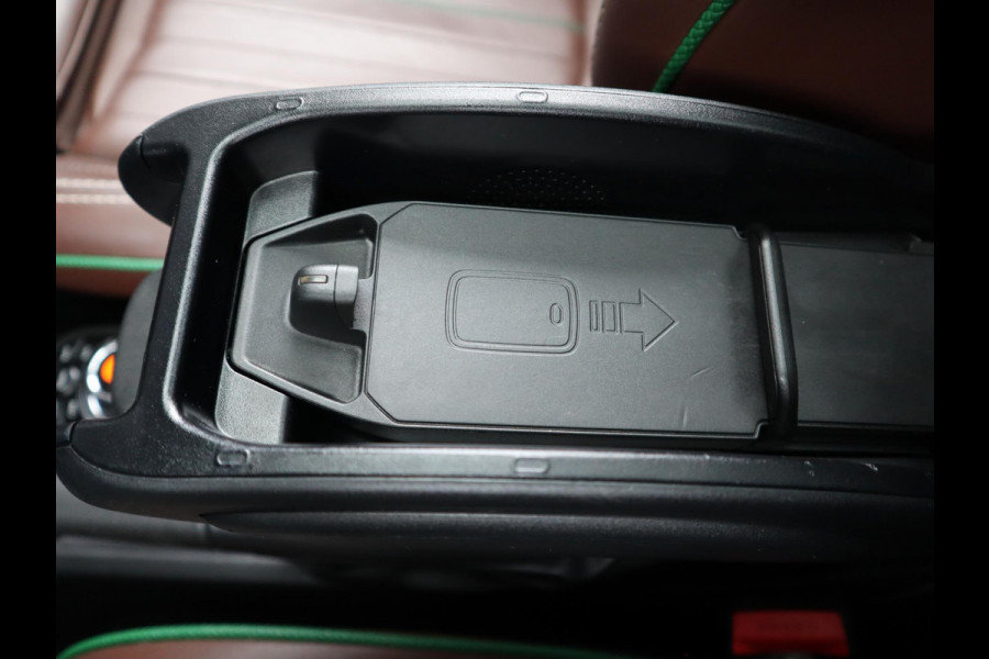 MINI Hatchback Cooper Automaat 3 deurs / 60 Years Edition / Panoramadak / Harman Kardon / Head-Up Display  / Leder / 17 Inch / Stoelverwarming / LED / Extra Getint Glas / Sportstoelen / Climate Control