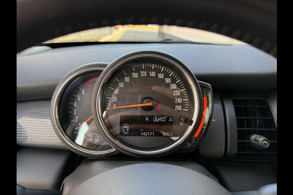 MINI Hatchback Cooper 5 deurs / Navigatie / Sportstoelen /  Climate Control / LED / Cruise Control / 17 Inch / Chrome Line