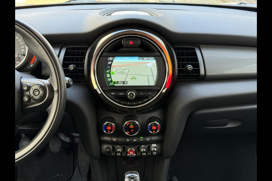 MINI Hatchback Cooper 5 deurs / Navigatie / Sportstoelen /  Climate Control / LED / Cruise Control / 17 Inch / Chrome Line