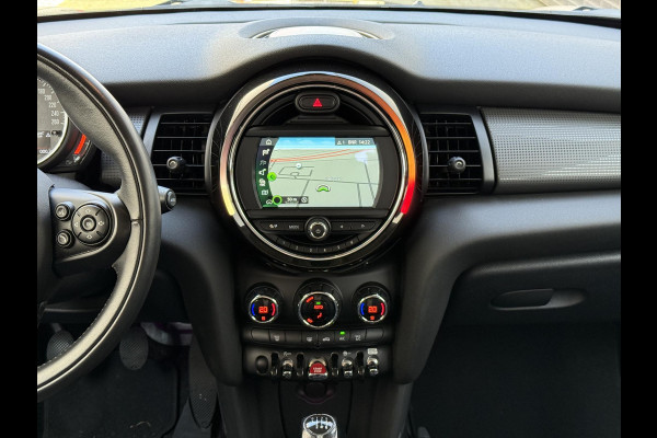 MINI Hatchback Cooper 5 deurs / Navigatie / Sportstoelen /  Climate Control / LED / Cruise Control / 17 Inch / Chrome Line
