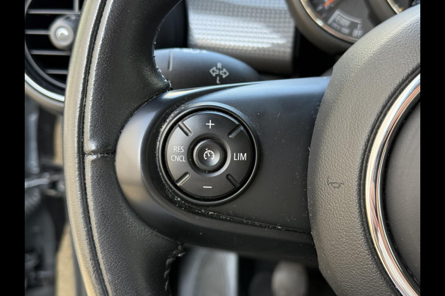 MINI Hatchback Cooper 5 deurs / Navigatie / Sportstoelen /  Climate Control / LED / Cruise Control / 17 Inch / Chrome Line