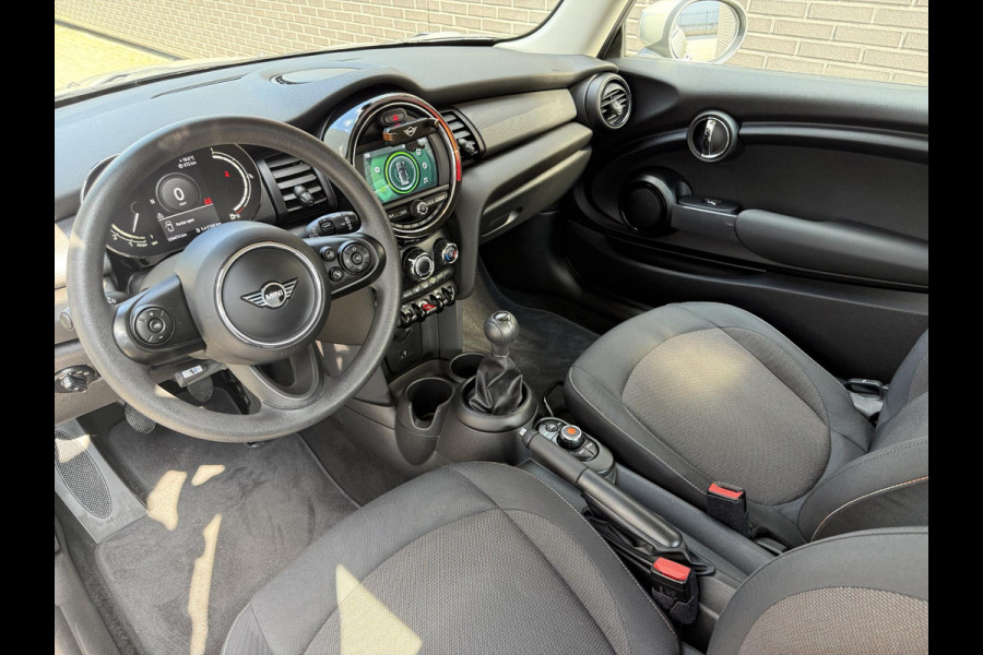 MINI Hatchback Cooper 3 deurs / Airconditioning / Elektrisch Pakket / DAB / 15 Inch / Chrome Line