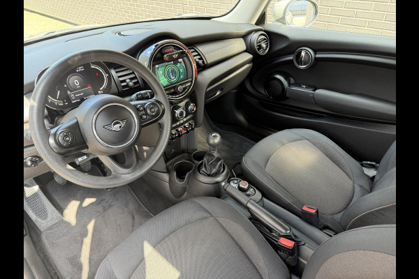 MINI Hatchback Cooper 3 deurs / Airconditioning / Elektrisch Pakket / DAB / 15 Inch / Chrome Line
