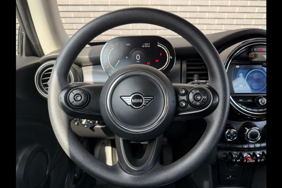 MINI Hatchback Cooper 3 deurs / Airconditioning / Elektrisch Pakket / DAB / 15 Inch / Chrome Line