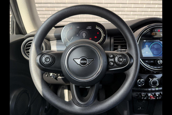 MINI Hatchback Cooper 3 deurs / Airconditioning / Elektrisch Pakket / DAB / 15 Inch / Chrome Line