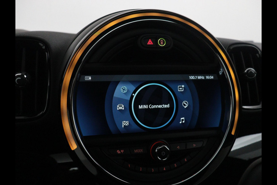MINI Countryman John Cooper Works ALL4 Automaat / Panoramadak / Recaro Sportstoelen / Head-Up Display / LED / Navigatie Plus / 19 Inch / Achteruitrijcamera / Harman Kardon / Stoelverwarming / Lichtpakket
