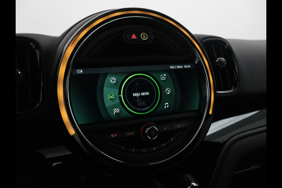MINI Countryman John Cooper Works ALL4 Automaat / Panoramadak / Recaro Sportstoelen / Head-Up Display / LED / Navigatie Plus / 19 Inch / Achteruitrijcamera / Harman Kardon / Stoelverwarming / Lichtpakket