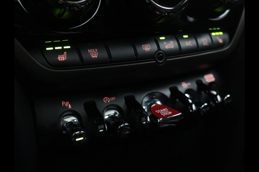 MINI Countryman John Cooper Works ALL4 Automaat / Panoramadak / Recaro Sportstoelen / Head-Up Display / LED / Navigatie Plus / 19 Inch / Achteruitrijcamera / Harman Kardon / Stoelverwarming / Lichtpakket