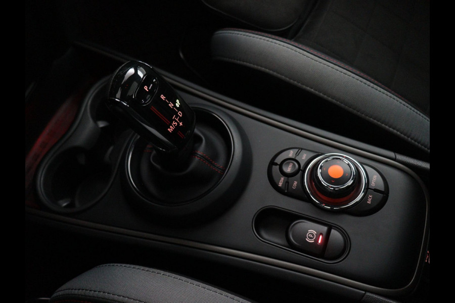 MINI Countryman John Cooper Works ALL4 Automaat / Panoramadak / Recaro Sportstoelen / Head-Up Display / LED / Navigatie Plus / 19 Inch / Achteruitrijcamera / Harman Kardon / Stoelverwarming / Lichtpakket