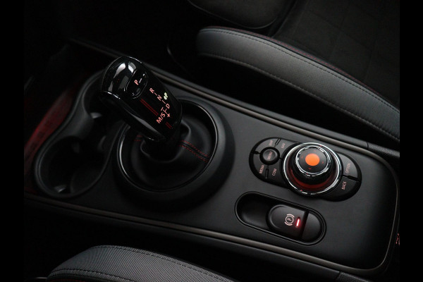 MINI Countryman John Cooper Works ALL4 Automaat / Panoramadak / Recaro Sportstoelen / Head-Up Display / LED / Navigatie Plus / 19 Inch / Achteruitrijcamera / Harman Kardon / Stoelverwarming / Lichtpakket