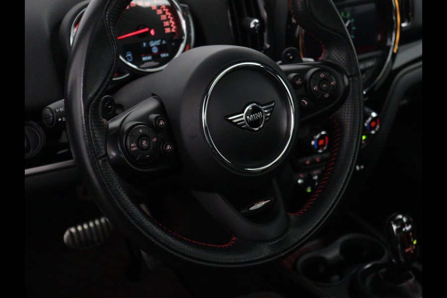 MINI Countryman John Cooper Works ALL4 Automaat / Panoramadak / Recaro Sportstoelen / Head-Up Display / LED / Navigatie Plus / 19 Inch / Achteruitrijcamera / Harman Kardon / Stoelverwarming / Lichtpakket