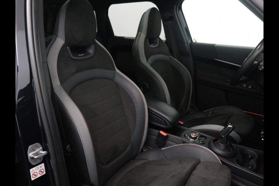 MINI Countryman John Cooper Works ALL4 Automaat / Panoramadak / Recaro Sportstoelen / Head-Up Display / LED / Navigatie Plus / 19 Inch / Achteruitrijcamera / Harman Kardon / Stoelverwarming / Lichtpakket