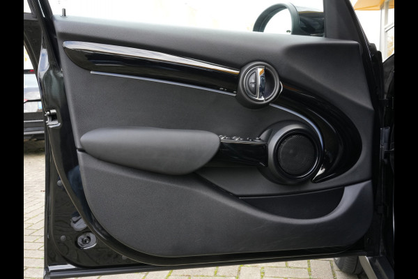 MINI Mini 1.5 Automaat Cooper Business Edition | Navigatie | Pano | LED | Leer | Climate Control