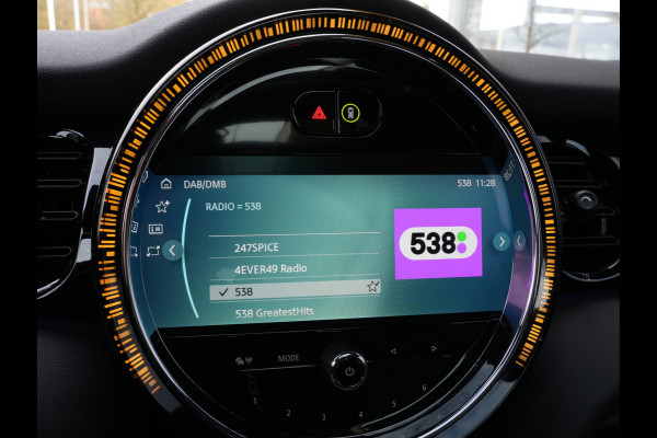 MINI Mini 1.5 Automaat Cooper Business Edition | Navigatie | Pano | LED | Leer | Climate Control