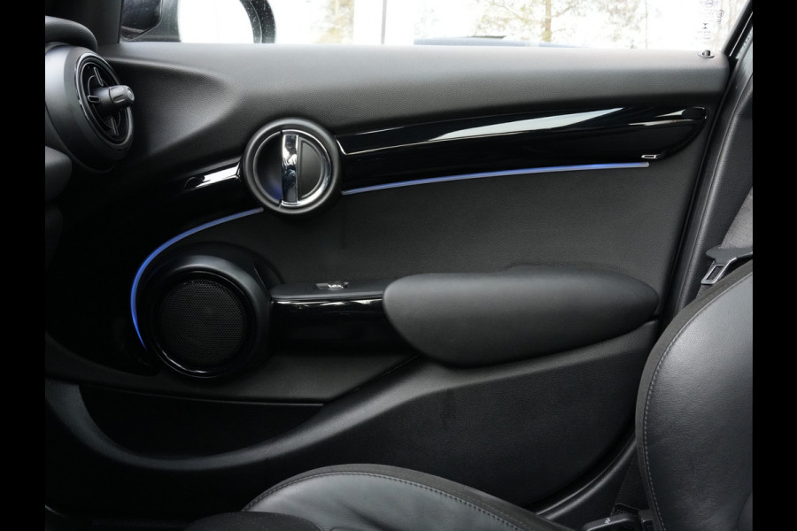 MINI Mini 1.5 Automaat Cooper Business Edition | Navigatie | Pano | LED | Leer | Climate Control