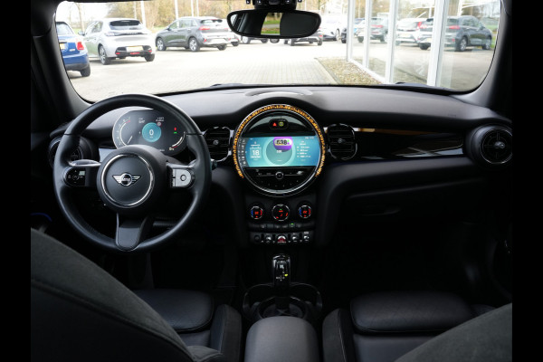 MINI Mini 1.5 Automaat Cooper Business Edition | Navigatie | Pano | LED | Leer | Climate Control