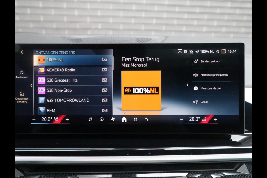 BMW X5 xDrive50e High Executive M Sport Pakket Automaat / Driving Assistant Professional / Stoelventilatie / Panoramadak / Trekhaak / Luchtvering / Iconic Glow / Gesture Control / Harman Kardon / Innovation Pakket / Craftedclarity / Stoelverwarmin voor+achter