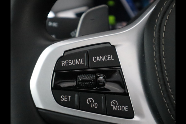 BMW X5 xDrive50e High Executive M Sport Pakket Automaat / Driving Assistant Professional / Stoelventilatie / Panoramadak / Trekhaak / Luchtvering / Iconic Glow / Gesture Control / Harman Kardon / Innovation Pakket / Craftedclarity / Stoelverwarmin voor+achter