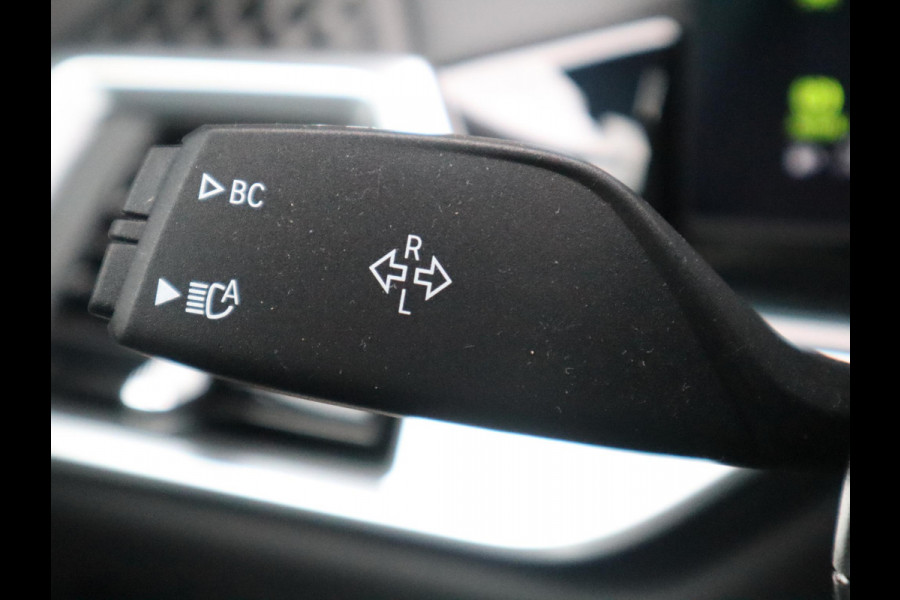 BMW X5 xDrive50e High Executive M Sport Pakket Automaat / Driving Assistant Professional / Stoelventilatie / Panoramadak / Trekhaak / Luchtvering / Iconic Glow / Gesture Control / Harman Kardon / Innovation Pakket / Craftedclarity / Stoelverwarmin voor+achter