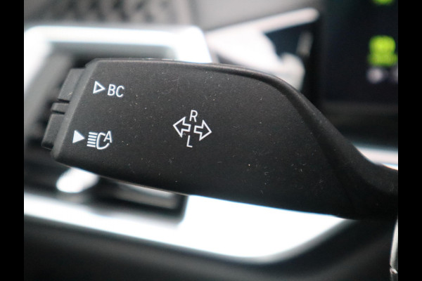 BMW X5 xDrive50e High Executive M Sport Pakket Automaat / Driving Assistant Professional / Stoelventilatie / Panoramadak / Trekhaak / Luchtvering / Iconic Glow / Gesture Control / Harman Kardon / Innovation Pakket / Craftedclarity / Stoelverwarmin voor+achter