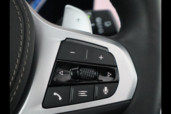 BMW X5 xDrive50e High Executive M Sport Pakket Automaat / Driving Assistant Professional / Stoelventilatie / Panoramadak / Trekhaak / Luchtvering / Iconic Glow / Gesture Control / Harman Kardon / Innovation Pakket / Craftedclarity / Stoelverwarmin voor+achter