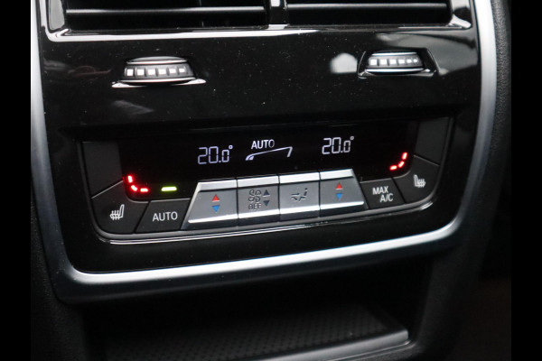 BMW X5 xDrive50e High Executive M Sport Pakket Automaat / Driving Assistant Professional / Stoelventilatie / Panoramadak / Trekhaak / Luchtvering / Iconic Glow / Gesture Control / Harman Kardon / Innovation Pakket / Craftedclarity / Stoelverwarmin voor+achter