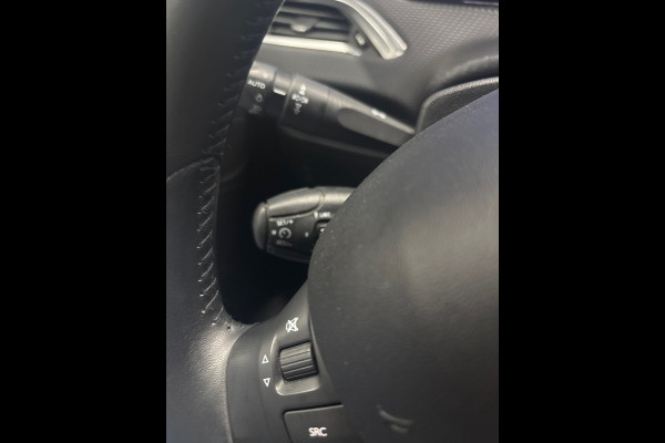 Peugeot 2008 1.2 PureTech Blue Lion Trekhaak, Carplay, Cruise