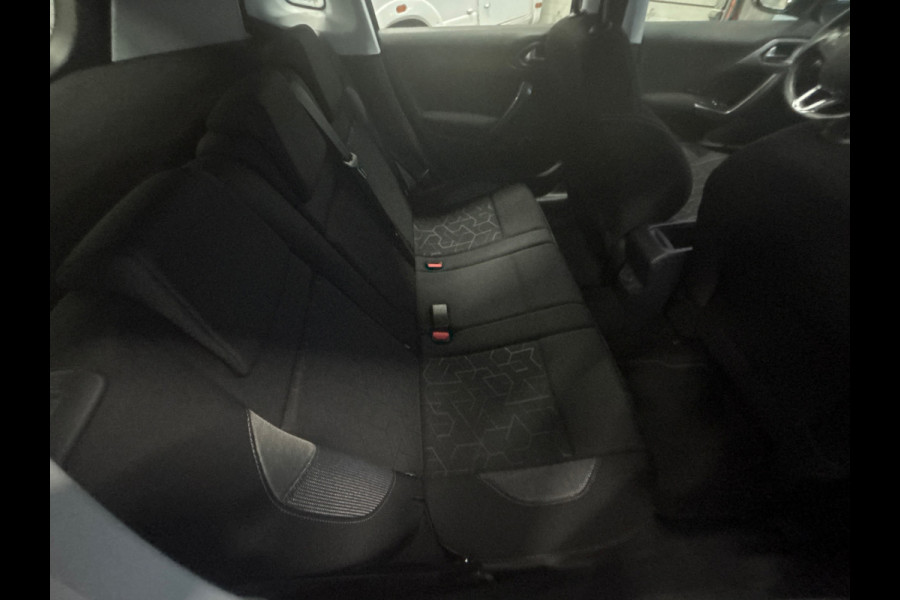 Peugeot 2008 1.2 PureTech Blue Lion Trekhaak, Carplay, Cruise