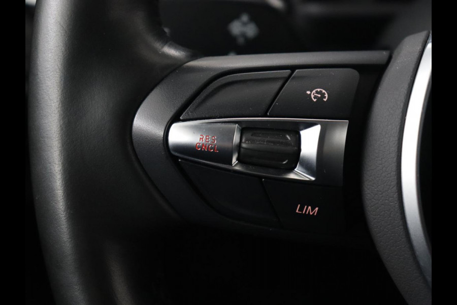 BMW 2 Serie Active Tourer 225xe iPerformance | Sport Line | Stoelverwarming | Full LED | Navigatie | Parkeerhulp | Sportstoelen | Bluetooth | Climate control | Getint glas | Cruise control | PHEV | Plug In