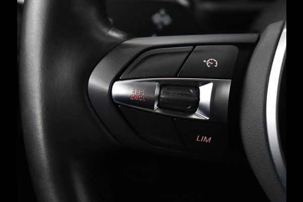 BMW 2 Serie Active Tourer 225xe iPerformance | Sport Line | Stoelverwarming | Full LED | Navigatie | Parkeerhulp | Sportstoelen | Bluetooth | Climate control | Getint glas | Cruise control | PHEV | Plug In