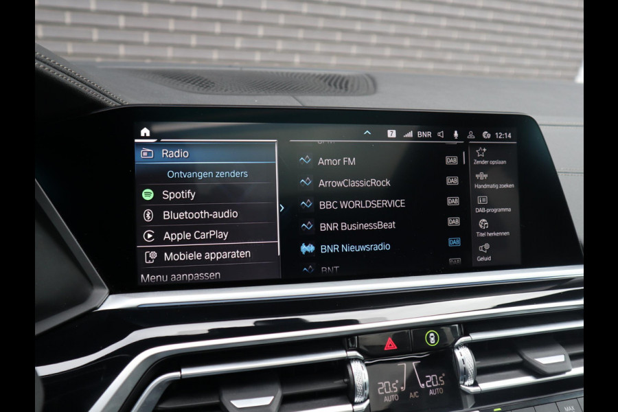 BMW X5 xDrive45e High Executive M Sport Pakket Automaat /  Live Cockpit Professional / Panoramadak / Driving Assistant Professional / Trekhaak / Luchtvering / Comfortstoelen / M Sportremsysteem / 21 Inch / Hifi / Parkeerhulpsysteem Plus