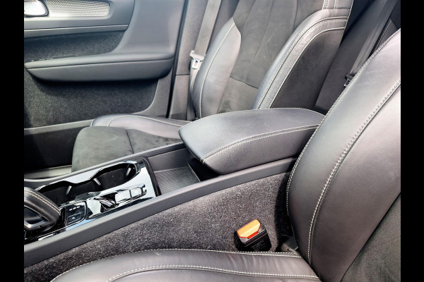 Volvo XC40 1.5 T4 Recharge R-Design | Trekhaak 1800kg | Pano | Leder Alcantara | Two Tone | (occasion)