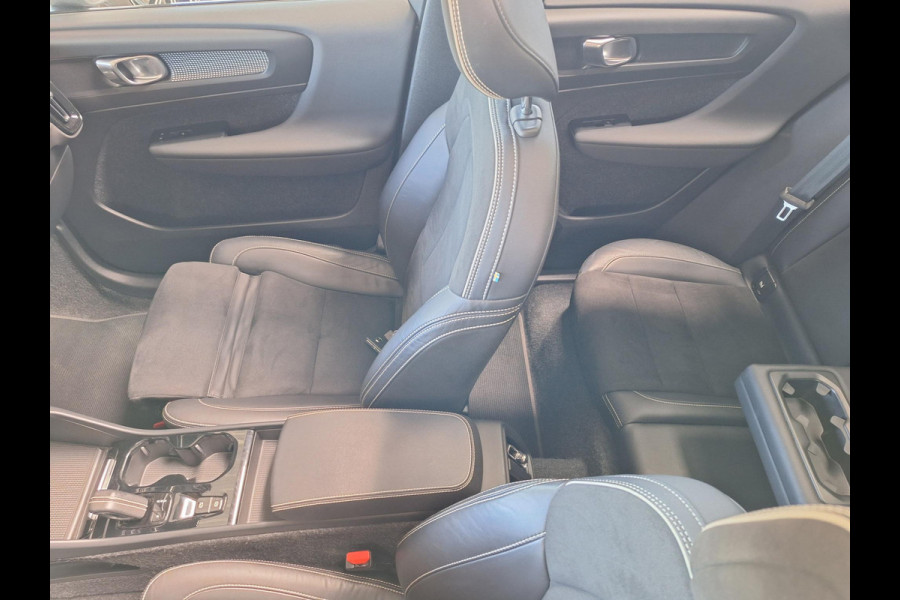 Volvo XC40 1.5 T4 Recharge R-Design | Trekhaak 1800kg | Pano | Leder Alcantara | Two Tone | (occasion)