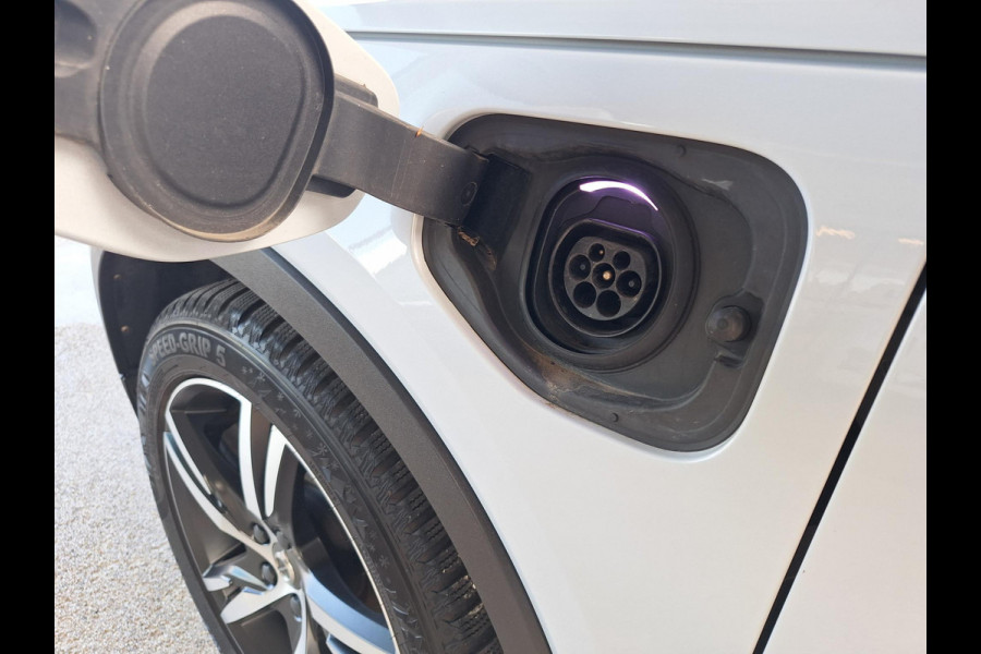 Volvo XC40 1.5 T4 Recharge R-Design | Trekhaak 1800kg | Pano | Leder Alcantara | Two Tone | (occasion)