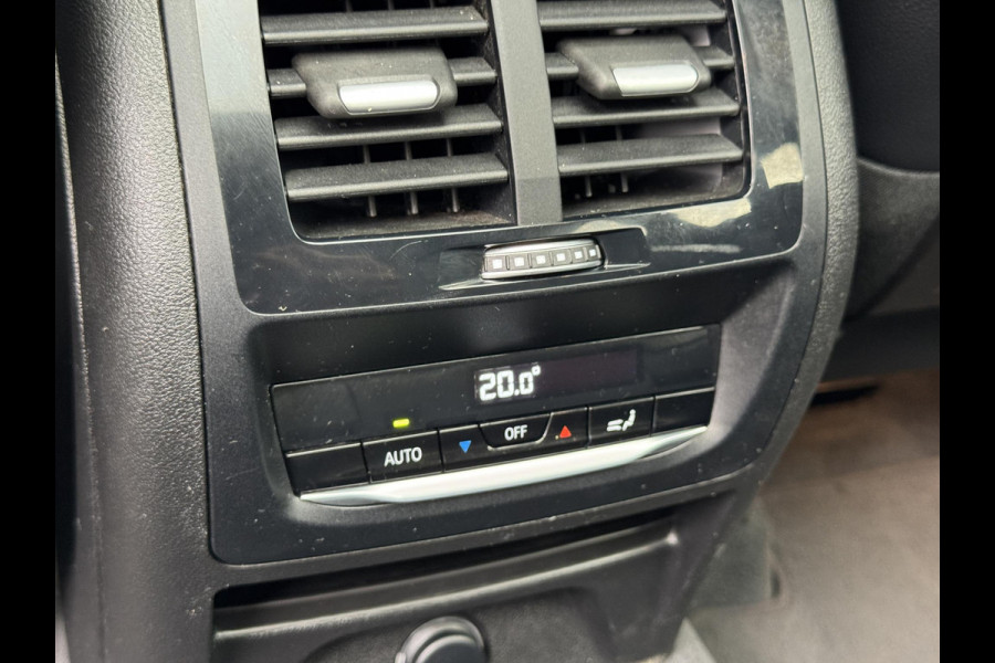 BMW X3 xDrive30i High Executive M Sport Pakket Automaat / Navigatiesysteem Professional / Panoramadak / Trekhaak / Driving Assistant / Adaptief Onderstel / Elektrisch Verstelbare Stoelen / Hifi / Stoelverwarming / Extra Getint Glas / 20 Inch