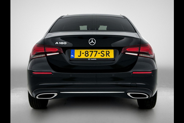 Mercedes-Benz A-Klasse 180 Business Solution Luxury Ledkoplampen | Achteruitrijcamera | Sfeerverlichting | Spiegelpakket. Inclusief 24 maanden Mercedes-Benz Certified garantie voor Europa.