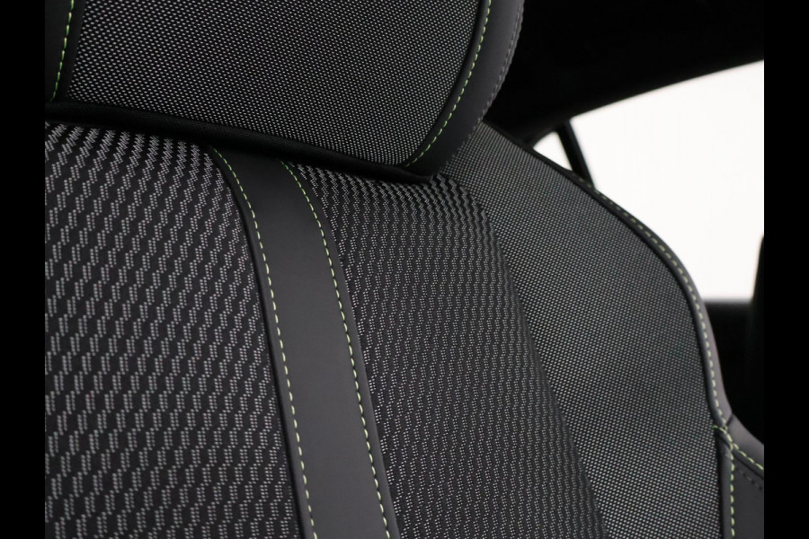 Peugeot 208 1.2 PT 100 PK GT + SPORTSTOELEN | 17 INCH | CAMERA | SFEERVERLICHTING | NAVIGATIE | CARPLAY | DAB