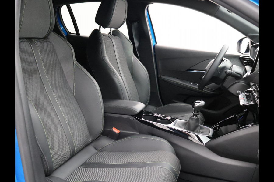 Peugeot 208 1.2 PT 100 PK GT + SPORTSTOELEN | 17 INCH | CAMERA | SFEERVERLICHTING | NAVIGATIE | CARPLAY | DAB